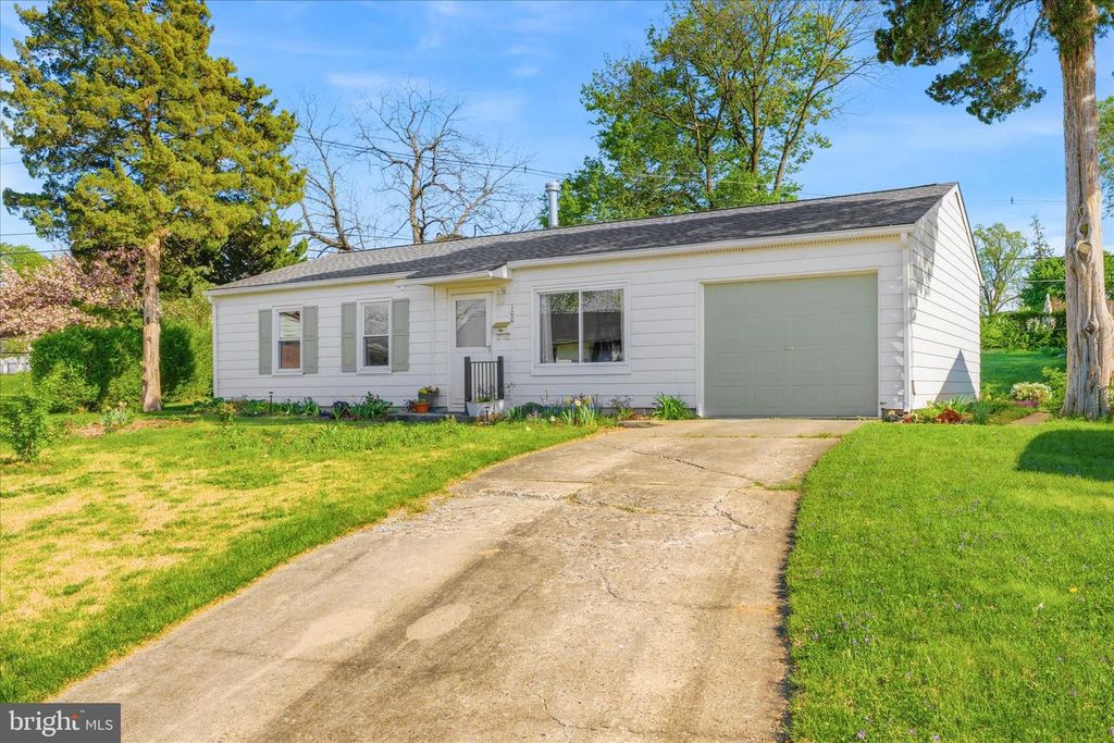 Image 6 of property listing at 100 EVERGREEN CT, Frederick, MD 21701