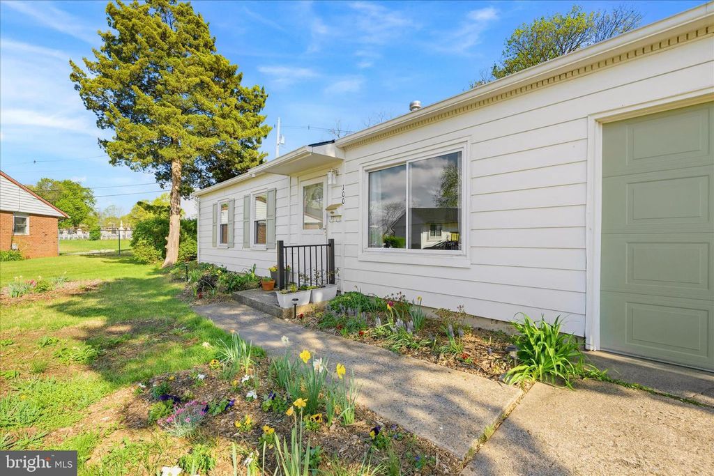 Image 8 of property listing at 100 EVERGREEN CT, Frederick, MD 21701