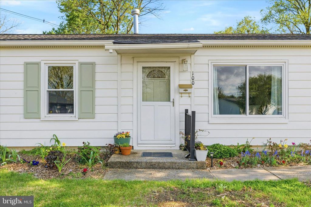 Image 9 of property listing at 100 EVERGREEN CT, Frederick, MD 21701