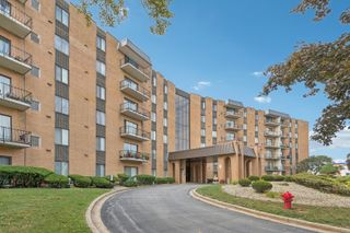 900 W Sunset Drive 410, Glenwood, IL 60425