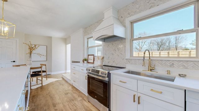 4906 Salem Dr, Nashville, TN 37211