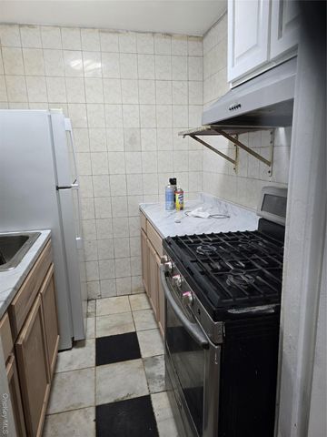 92-29 Lemont Ave 1 E, Elmhurst, NY 11373