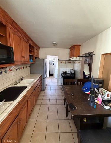 11415 California, Lynwood, CA 90262