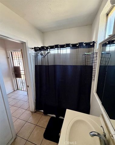11415 California, Lynwood, CA 90262