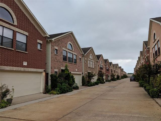 3704 Main Aspen Drive, Houston, TX 77025