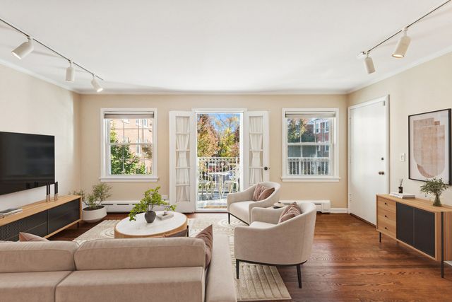 2252 Sherman Avenue 2, Evanston, IL 60201