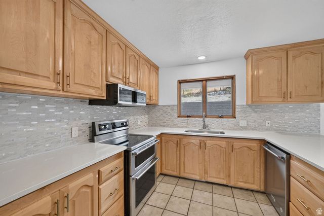 1560 E HILLS DR, Bountiful, UT 84010