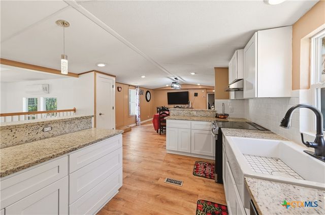 4426 Lost Hills Drive, Elmendorf, TX 78112