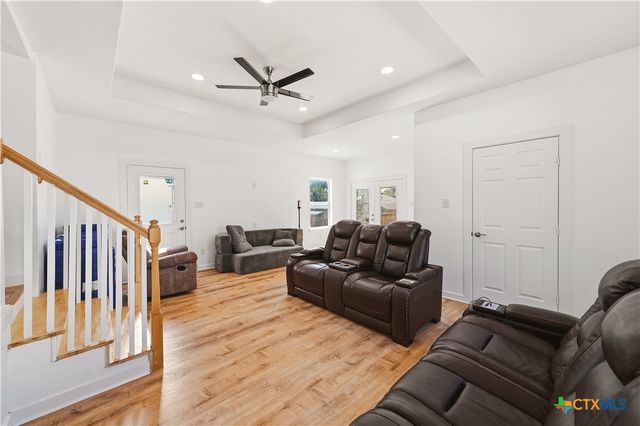 4426 Lost Hills Drive, Elmendorf, TX 78112