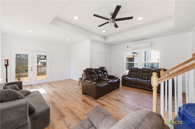 4426 Lost Hills Drive, Elmendorf, TX 78112