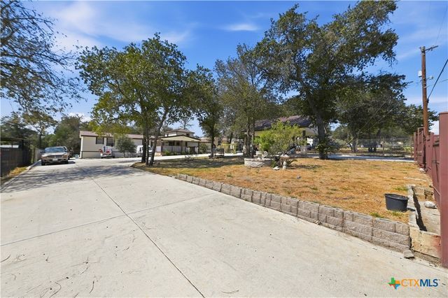 4426 Lost Hills Drive, Elmendorf, TX 78112