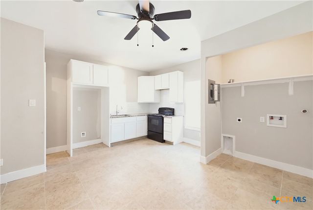 4426 Lost Hills Drive, Elmendorf, TX 78112