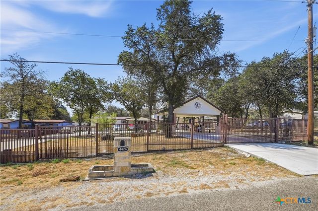4426 Lost Hills Drive, Elmendorf, TX 78112