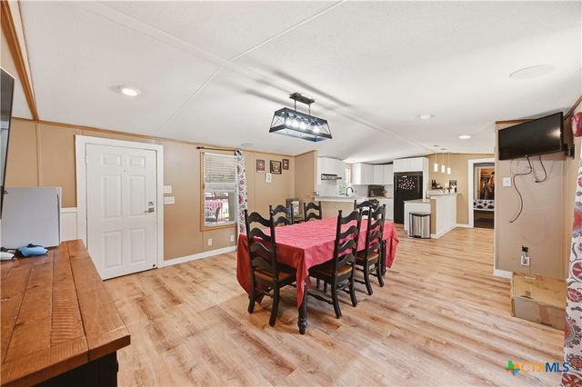 4426 Lost Hills Drive, Elmendorf, TX 78112