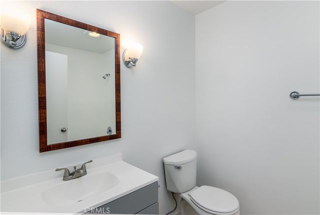 20253 Keswick Street 318, Winnetka, CA 91306