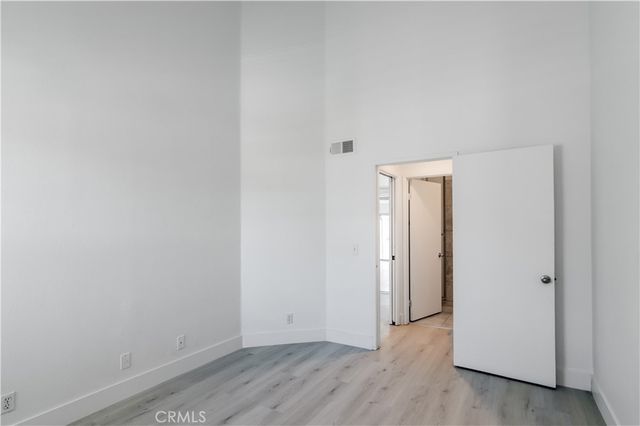 20253 Keswick Street 318, Winnetka, CA 91306