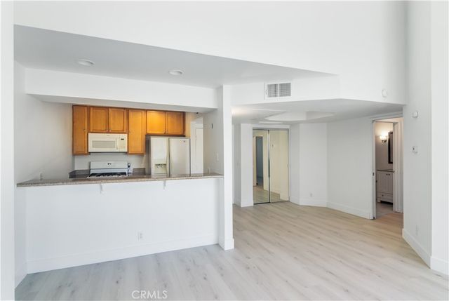 20253 Keswick Street 318, Winnetka, CA 91306