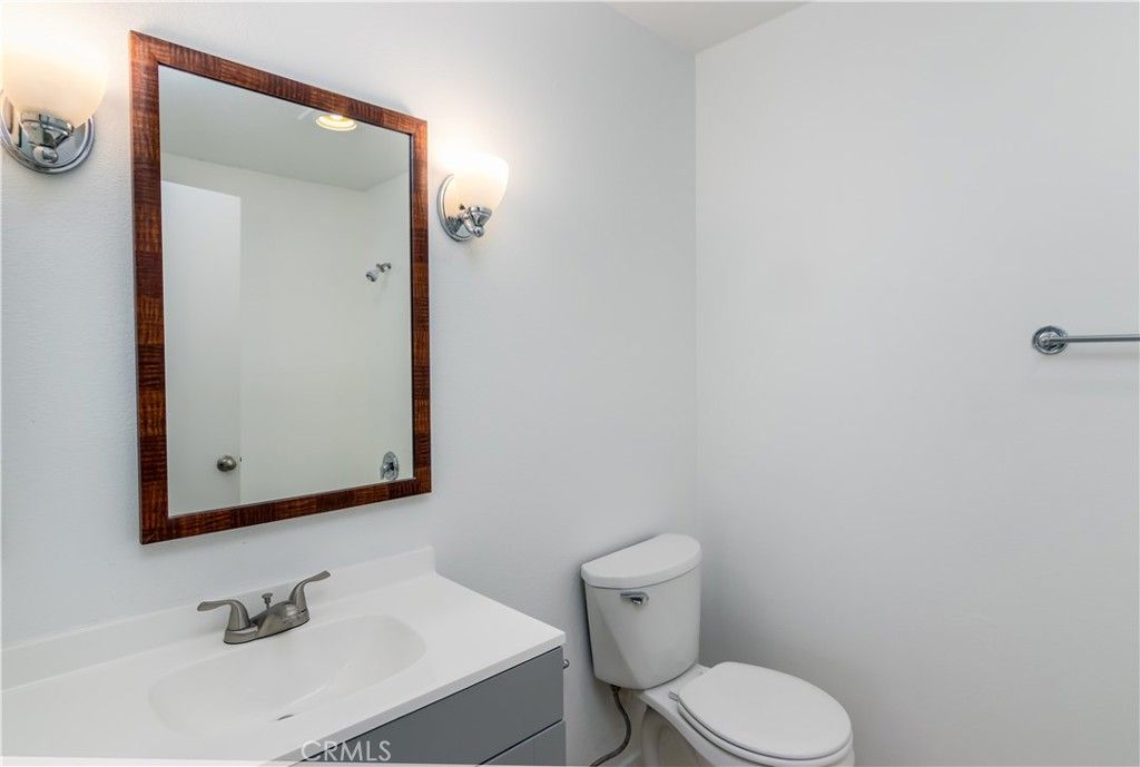 Image 11 of property listing at 20253 Keswick Street 318, Winnetka, CA 91306