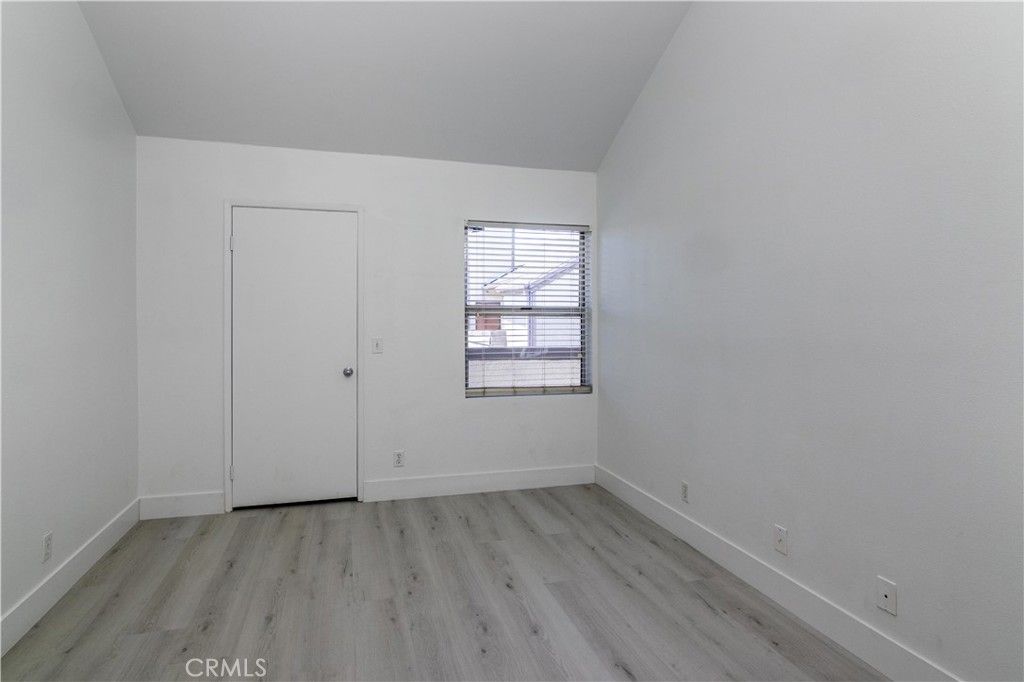 Image 13 of property listing at 20253 Keswick Street 318, Winnetka, CA 91306