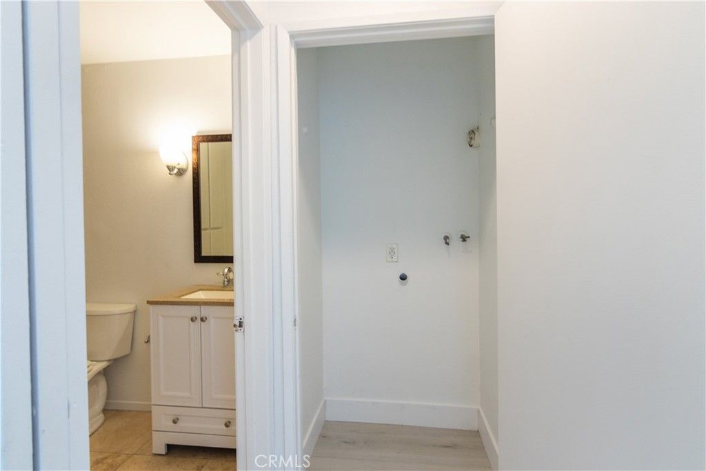 Image 16 of property listing at 20253 Keswick Street 318, Winnetka, CA 91306