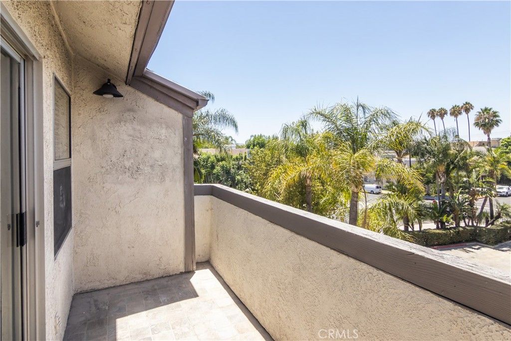 Image 17 of property listing at 20253 Keswick Street 318, Winnetka, CA 91306