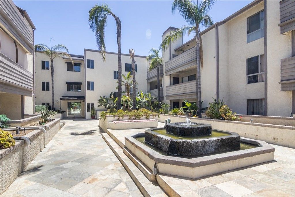 Image 18 of property listing at 20253 Keswick Street 318, Winnetka, CA 91306