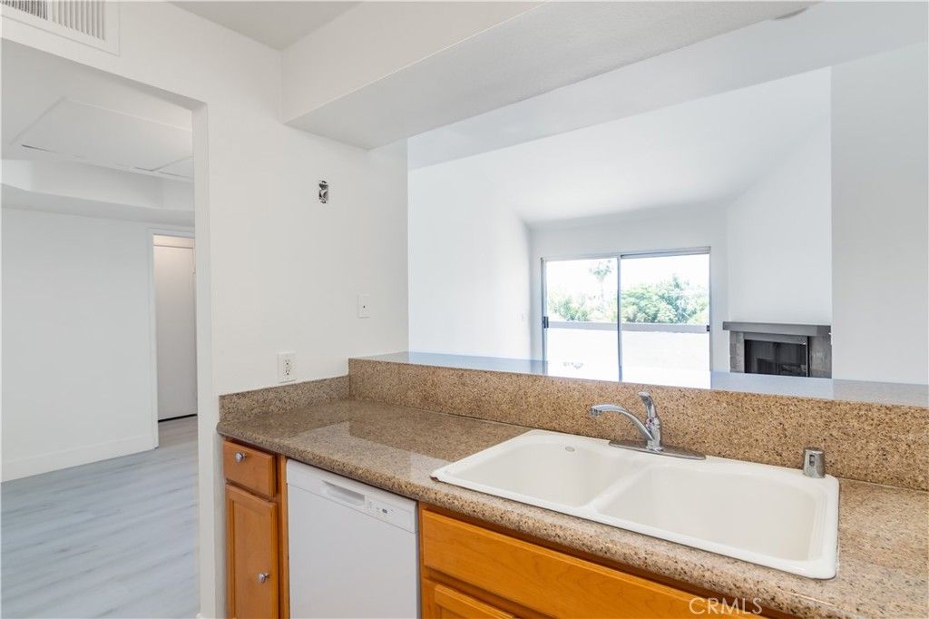Image 9 of property listing at 20253 Keswick Street 318, Winnetka, CA 91306
