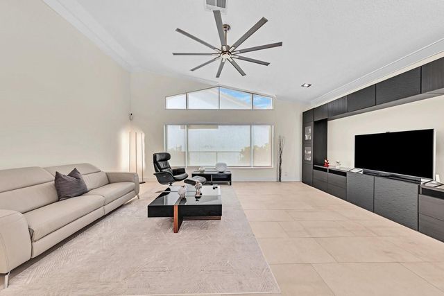 12041 NW 2nd Dr, Coral Springs, FL 33071