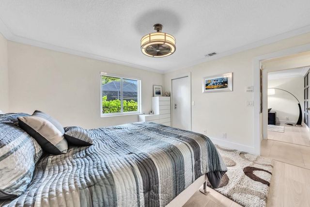 12041 NW 2nd Dr, Coral Springs, FL 33071