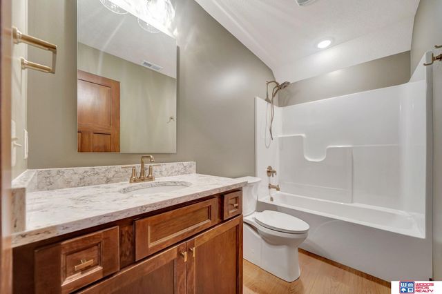 9508 Far Niente Lane, Lincoln, NE 68526