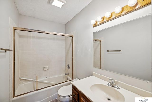 2617 Piccadilly Court, Lincoln, NE 68512