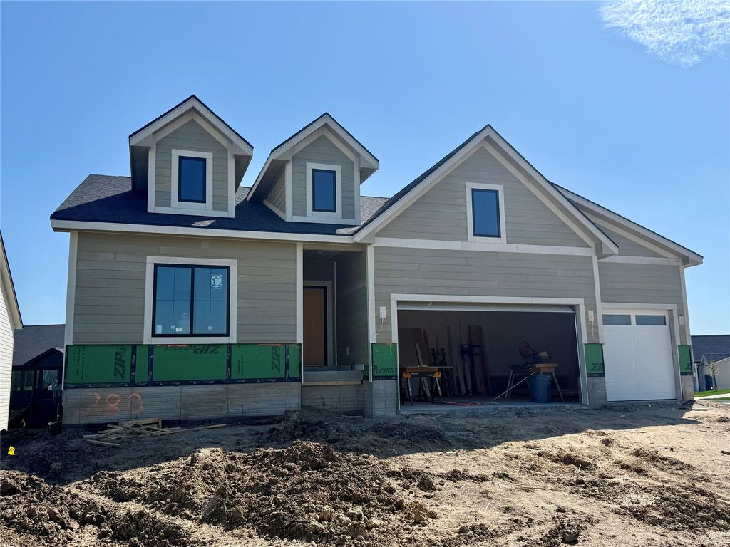 280 NW Montego Court, Waukee, IA 50263