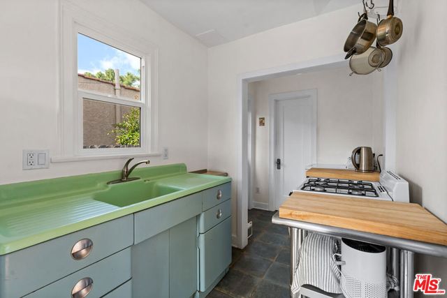 4015 Shelburn Court, Los Angeles, CA 90065