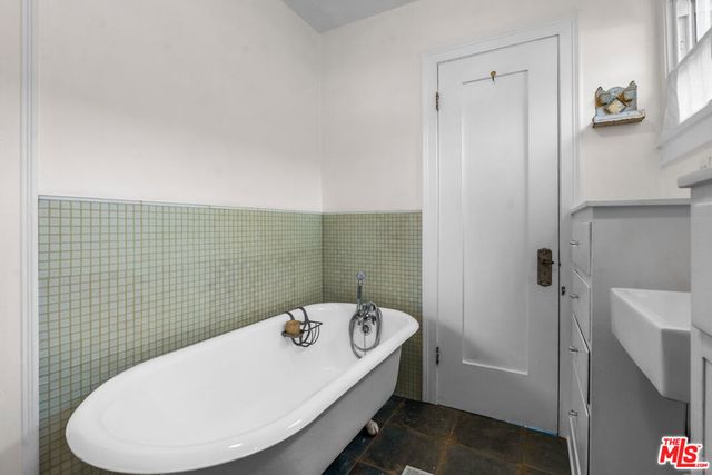 4015 Shelburn Court, Los Angeles, CA 90065