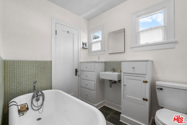 4015 Shelburn Court, Los Angeles, CA 90065