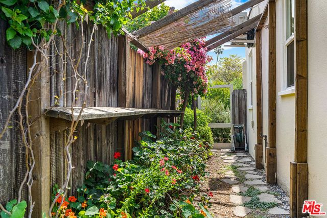 4015 Shelburn Court, Los Angeles, CA 90065