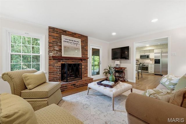 2007 Firethorn Drive, St Louis, MO 63131