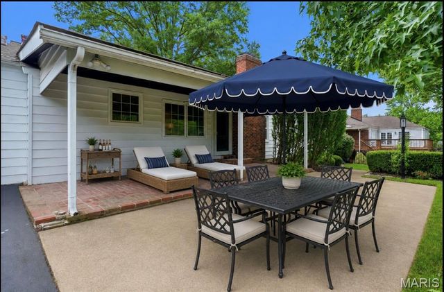 2007 Firethorn Drive, St Louis, MO 63131