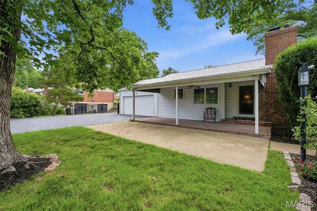 2007 Firethorn Drive, St Louis, MO 63131