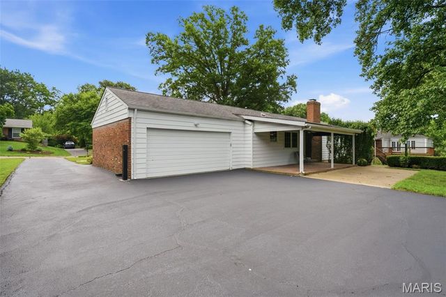 2007 Firethorn Drive, St Louis, MO 63131