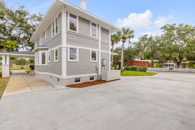 214 S Riverside Drive, New Smyrna Beach, FL 32168