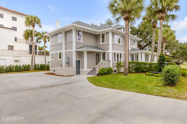 214 S Riverside Drive, New Smyrna Beach, FL 32168