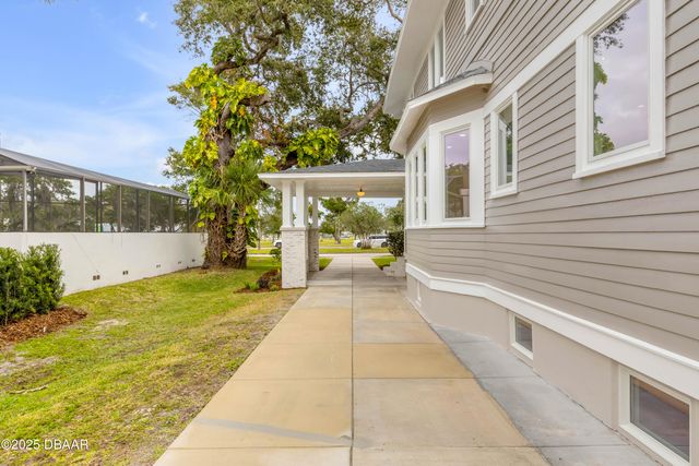 214 S Riverside Drive, New Smyrna Beach, FL 32168