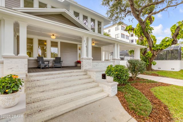 214 S Riverside Drive, New Smyrna Beach, FL 32168
