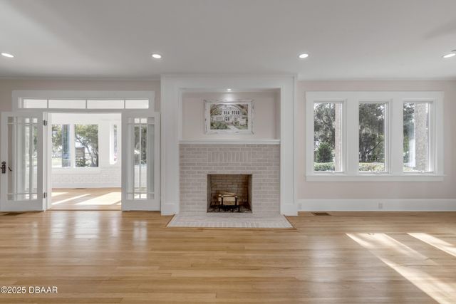 214 S Riverside Drive, New Smyrna Beach, FL 32168