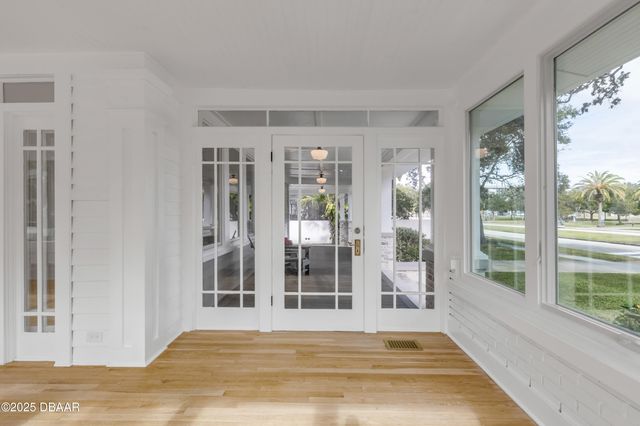 214 S Riverside Drive, New Smyrna Beach, FL 32168