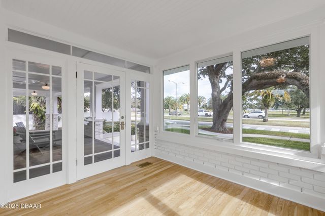 214 S Riverside Drive, New Smyrna Beach, FL 32168