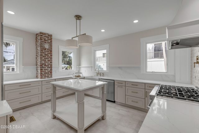 214 S Riverside Drive, New Smyrna Beach, FL 32168