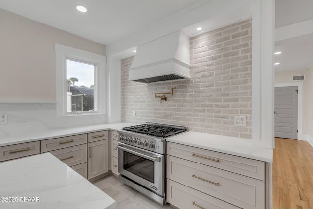 214 S Riverside Drive, New Smyrna Beach, FL 32168
