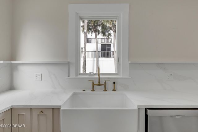 214 S Riverside Drive, New Smyrna Beach, FL 32168